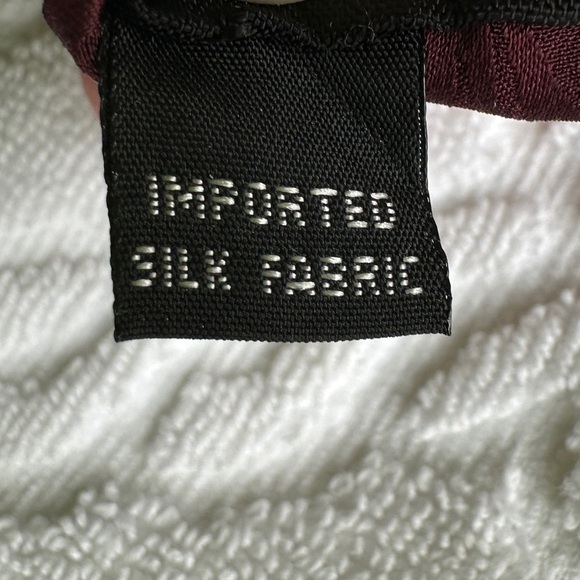 Men’s Elegant Burgundy and Silver Geometric Tie - Picture 4 of 7